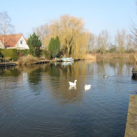 Detached Bungalow With Dishwasher At The Water Medemblik Extérieur photo