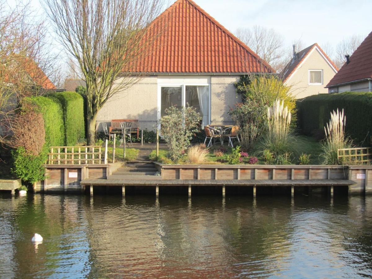 Detached Bungalow With Dishwasher At The Water Medemblik Extérieur photo