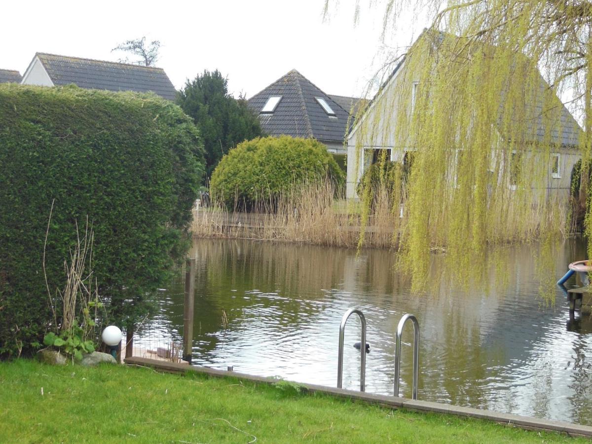 Detached Bungalow With Dishwasher At The Water Medemblik Extérieur photo