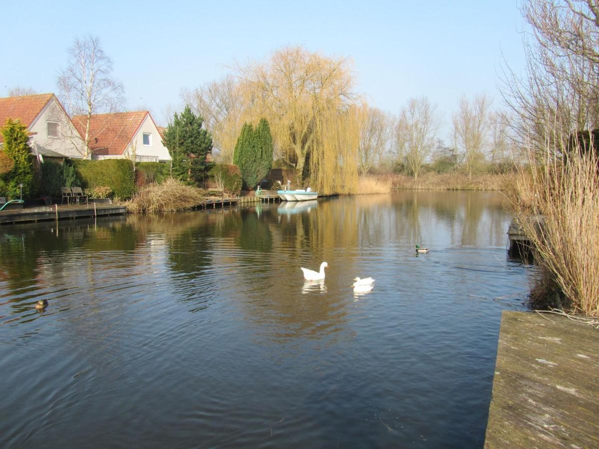 Detached Bungalow With Dishwasher At The Water Medemblik Extérieur photo