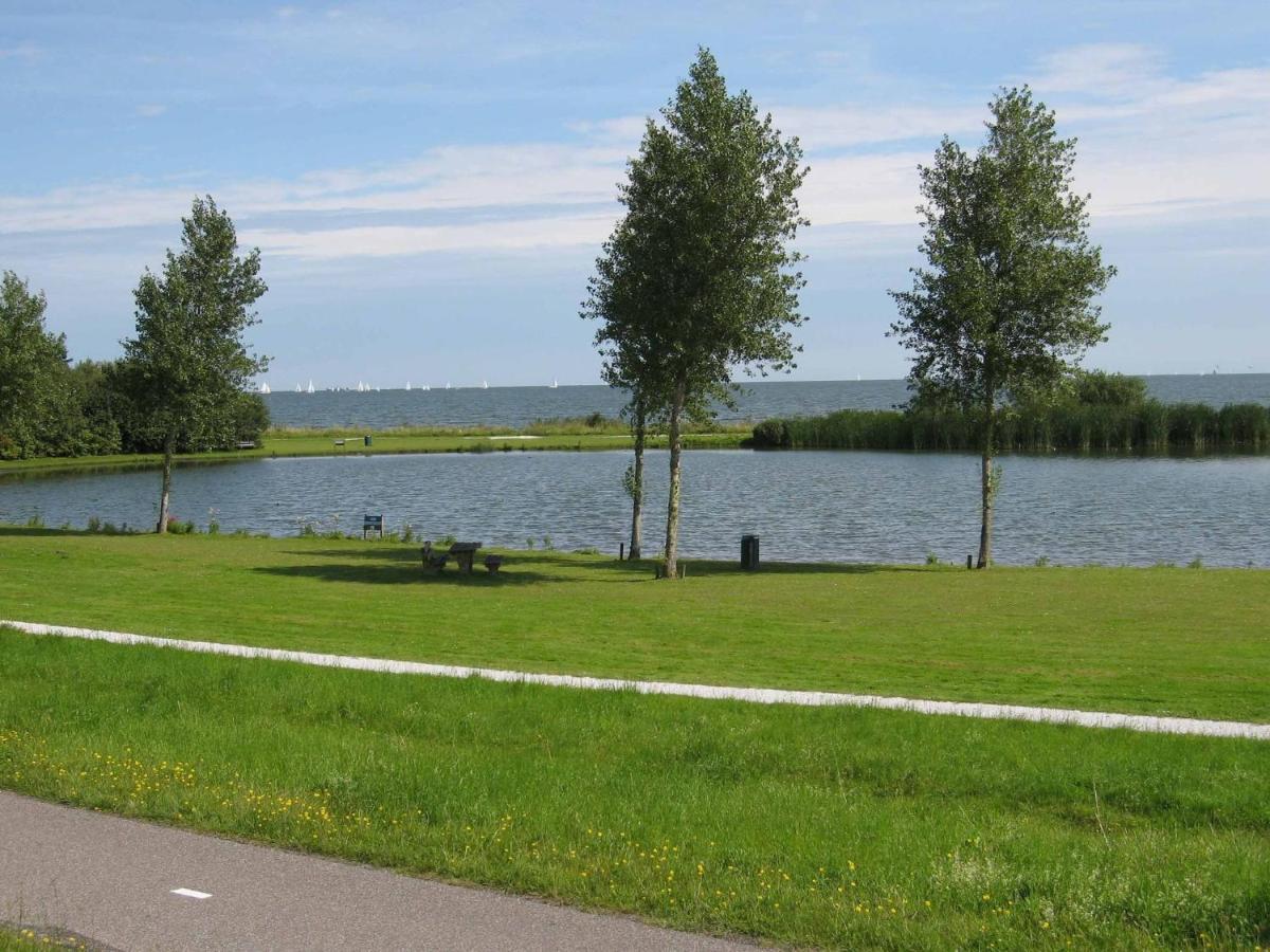 Detached Bungalow With Dishwasher At The Water Medemblik Extérieur photo